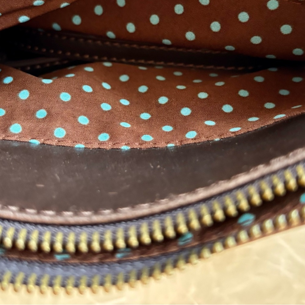 Chala Crossbody Bag with 2 Adjustable Straps - Picture 5 of 6